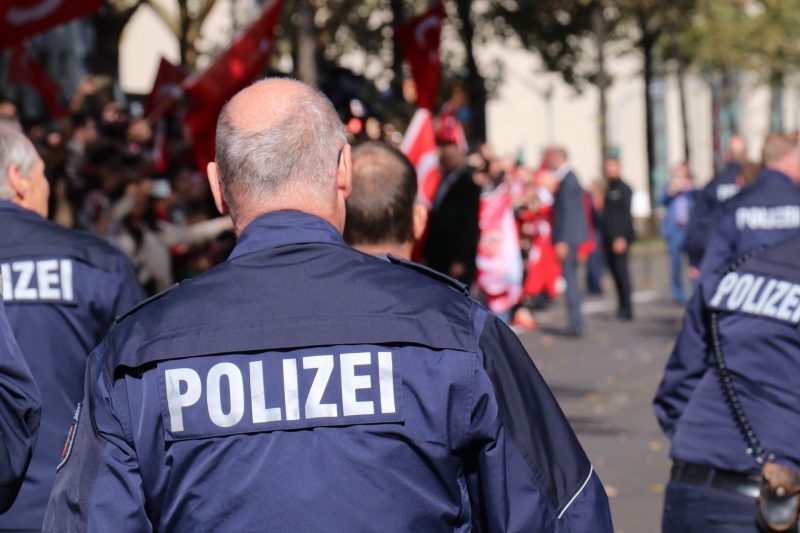 Разстреляха родители и трите им деца в Германия докато са под карантина
