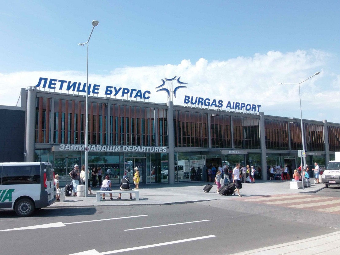 You are currently viewing Руски туристи бяха блокирани два дни на летище Бургас