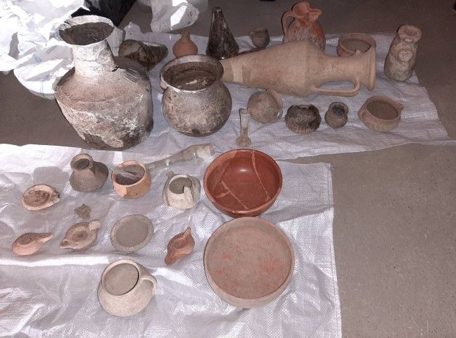 артефакти, трафик, българи