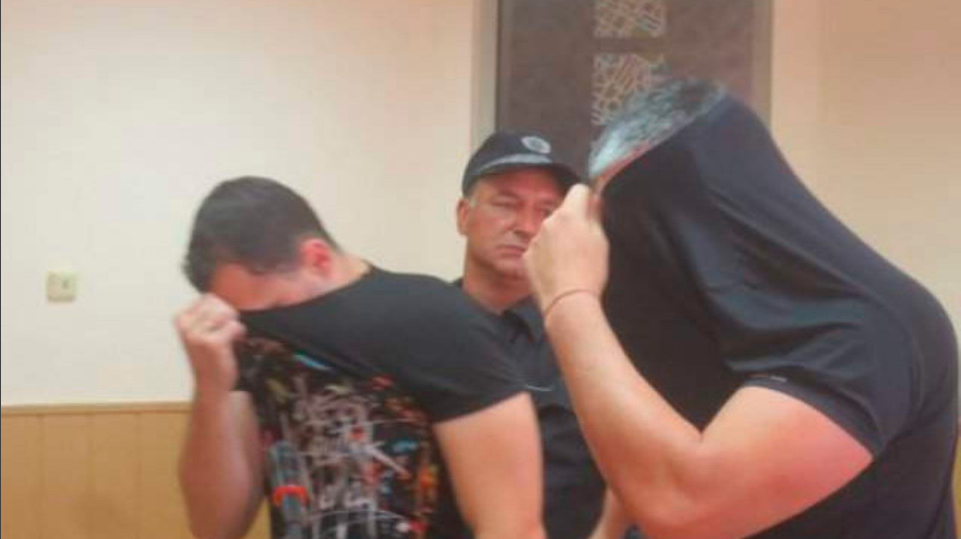 полицаи, лежат, затвор, грабеж, рекет