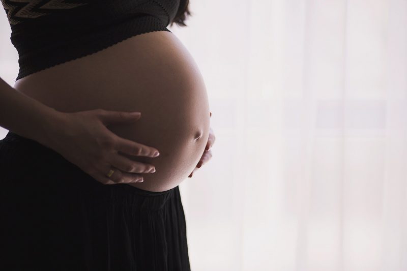 Бременна в осмия месец почина от COVID-19 в Пловдив