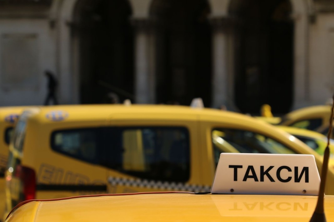 You are currently viewing Общински съветник срещу по-високите цени на такситата в София