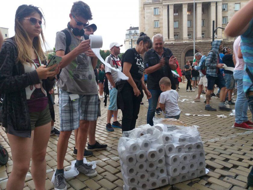 домати, седемнадесетият, ппротест, тоалетна хартия, блокада