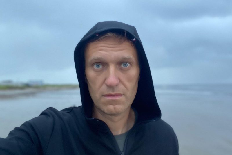 Навални не е отровен, сочи заключение на лекари