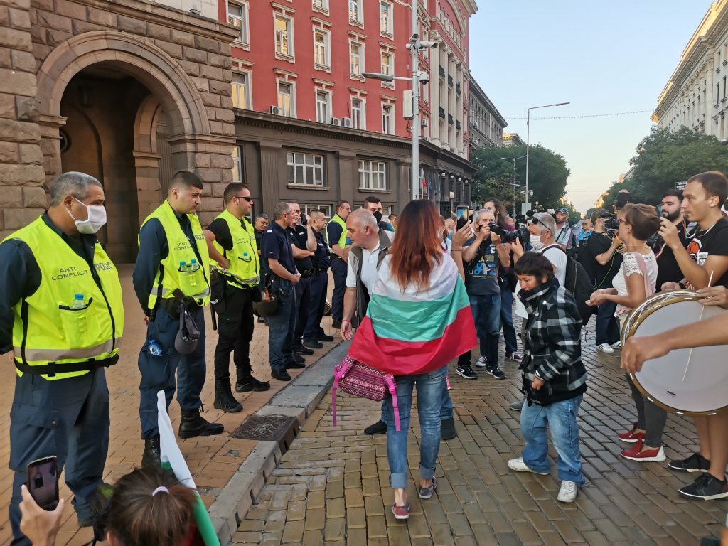протест, пари, Божков