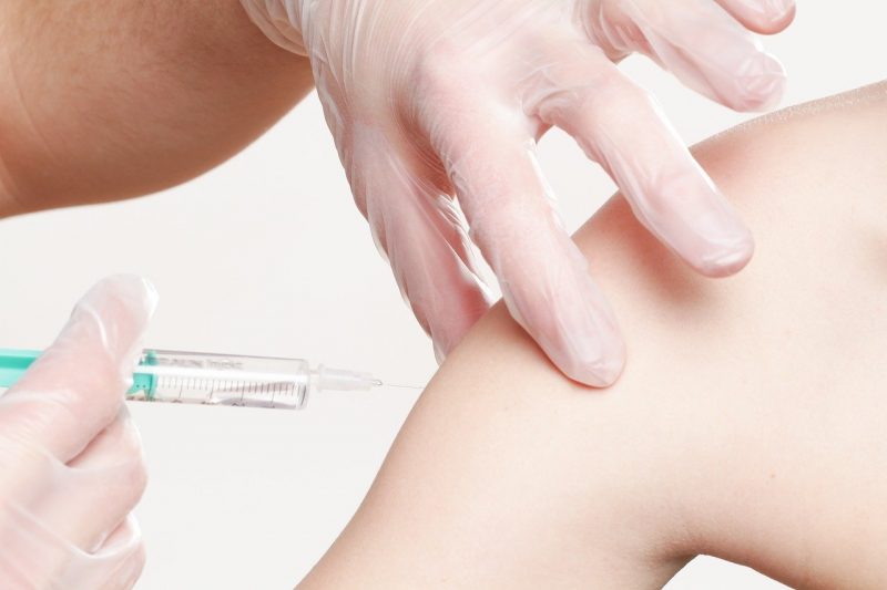 Десетки лекари се ваксинираха и днес