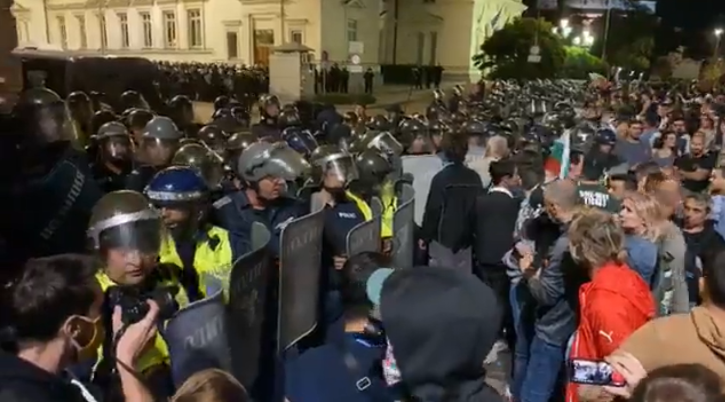 напрежение, сблъсъци, полиция, протест