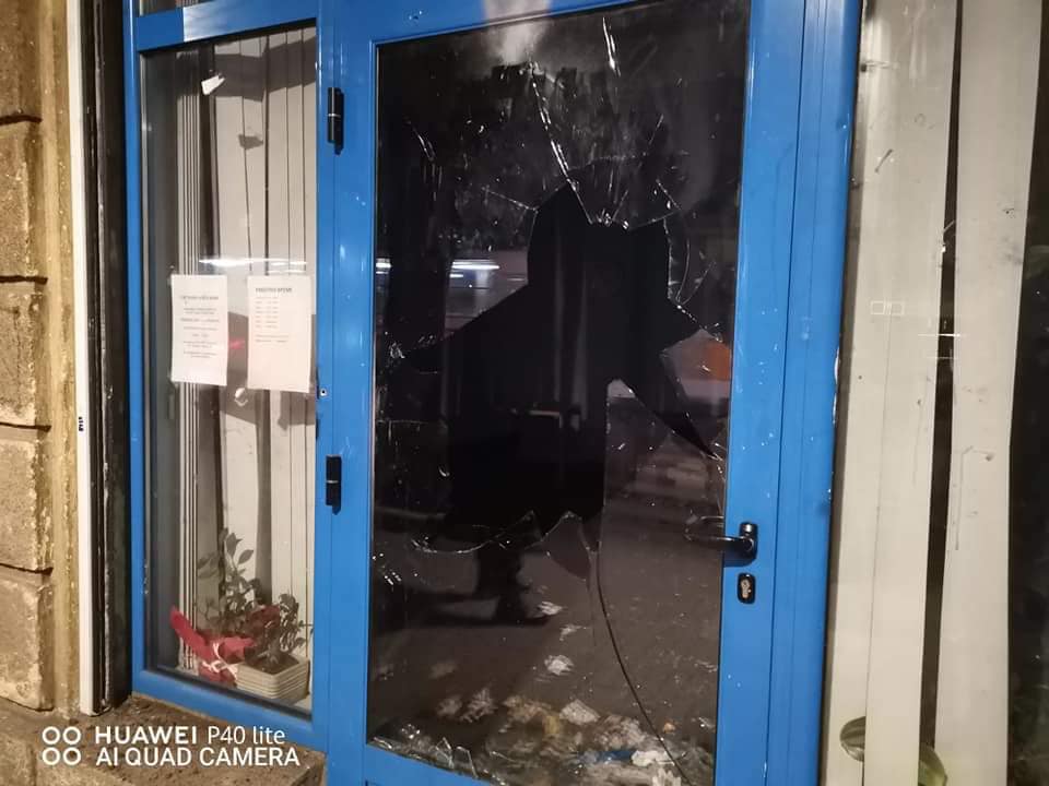 офис, ГЕРБ, Оборище, протест, венец, Народно събрание