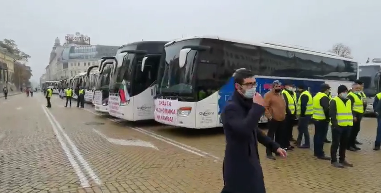 напрежение, протеста, София, жълтите павета, мерки, коронавирус, ограничения, превозвачи, вето, Румен Радев