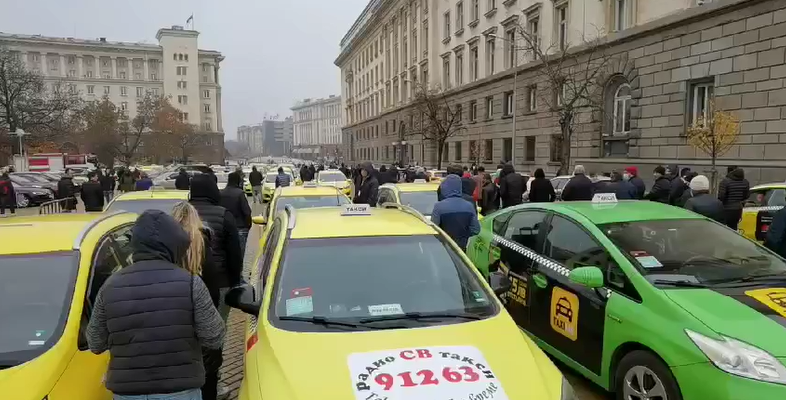 напрежение, протеста, София, жълтите павета, мерки, коронавирус, ограничения, превозвачи, вето, Румен Радев