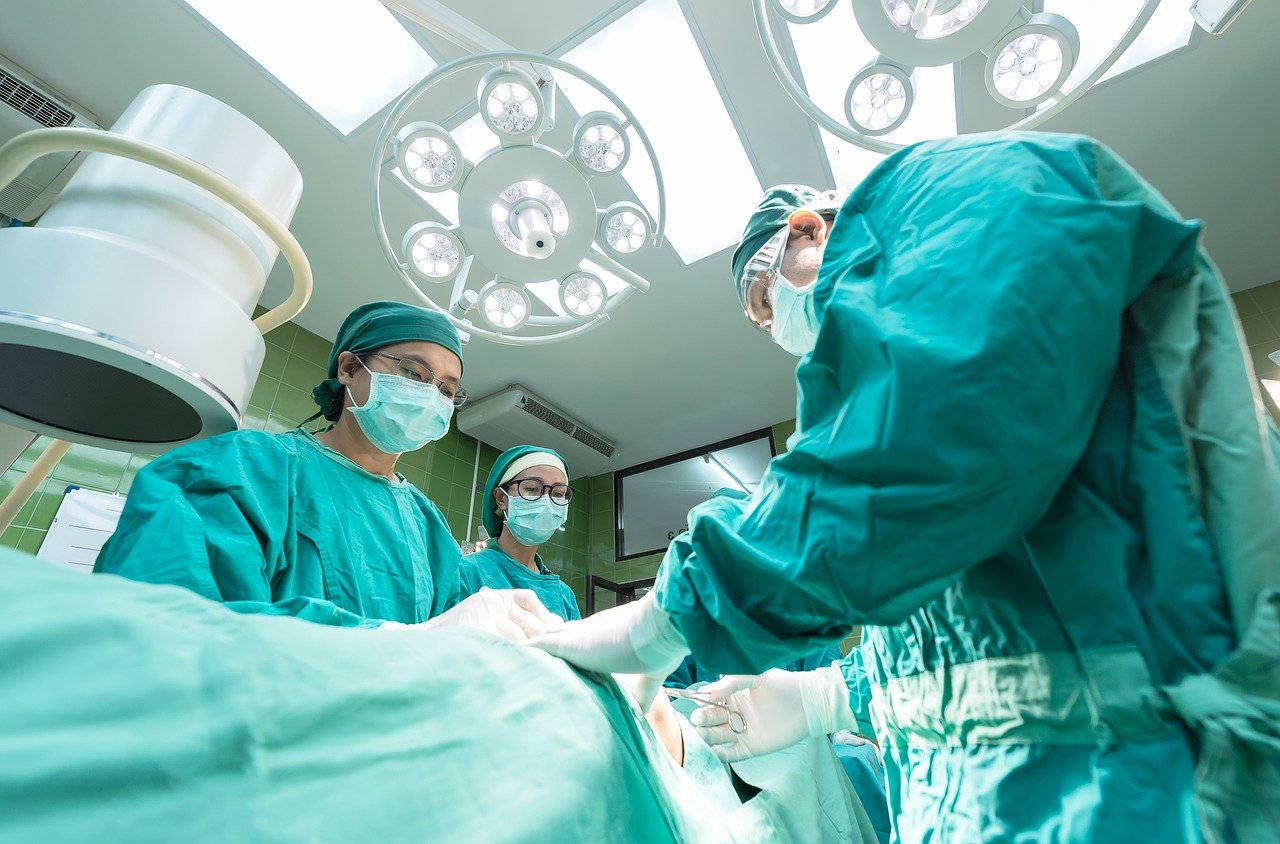 You are currently viewing Извадиха 24-килограмов тумор от корема на мъж в Плевен