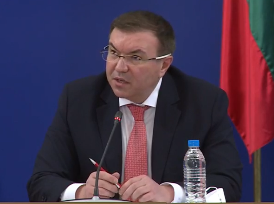 You are currently viewing Министър Ангелов: След време тези, които ме обиждат, ще ми благодарят, не се сърдя