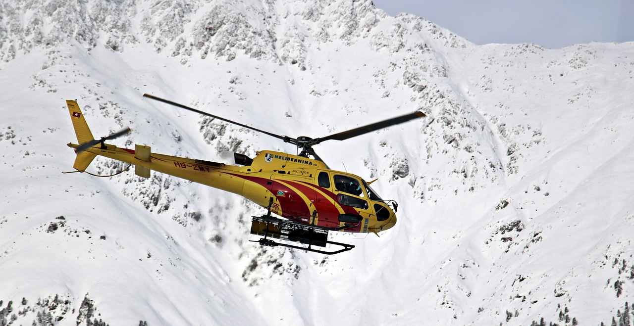 хеликоптер, планина, спасителна акция, туристи
