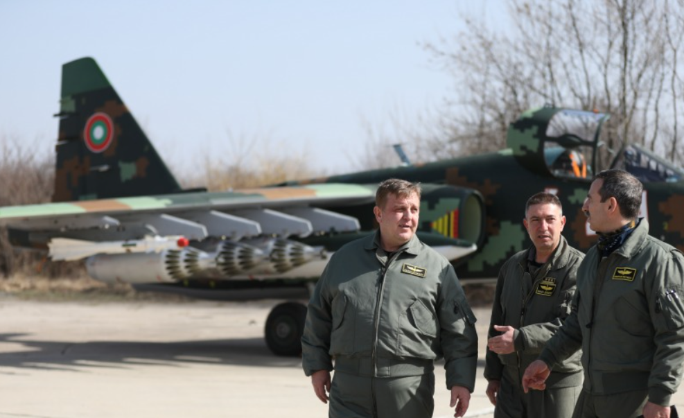 авиацията, Красимир Каракачанов, самолет, изтребител, ремонт, министър, отбрана, армия