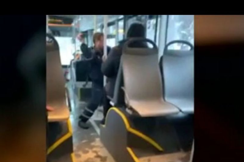 Пътник нападна шофьор на автобус с чук