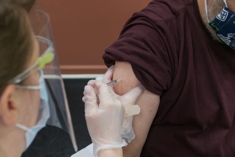 Експерт: Има възможност да бъде наложена задължителна ваксинация в България