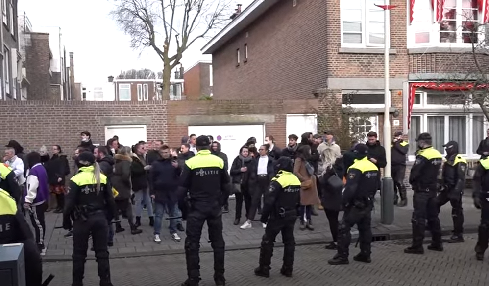 Нидерландия , водно оръдие, протести, сблъсъци, арести