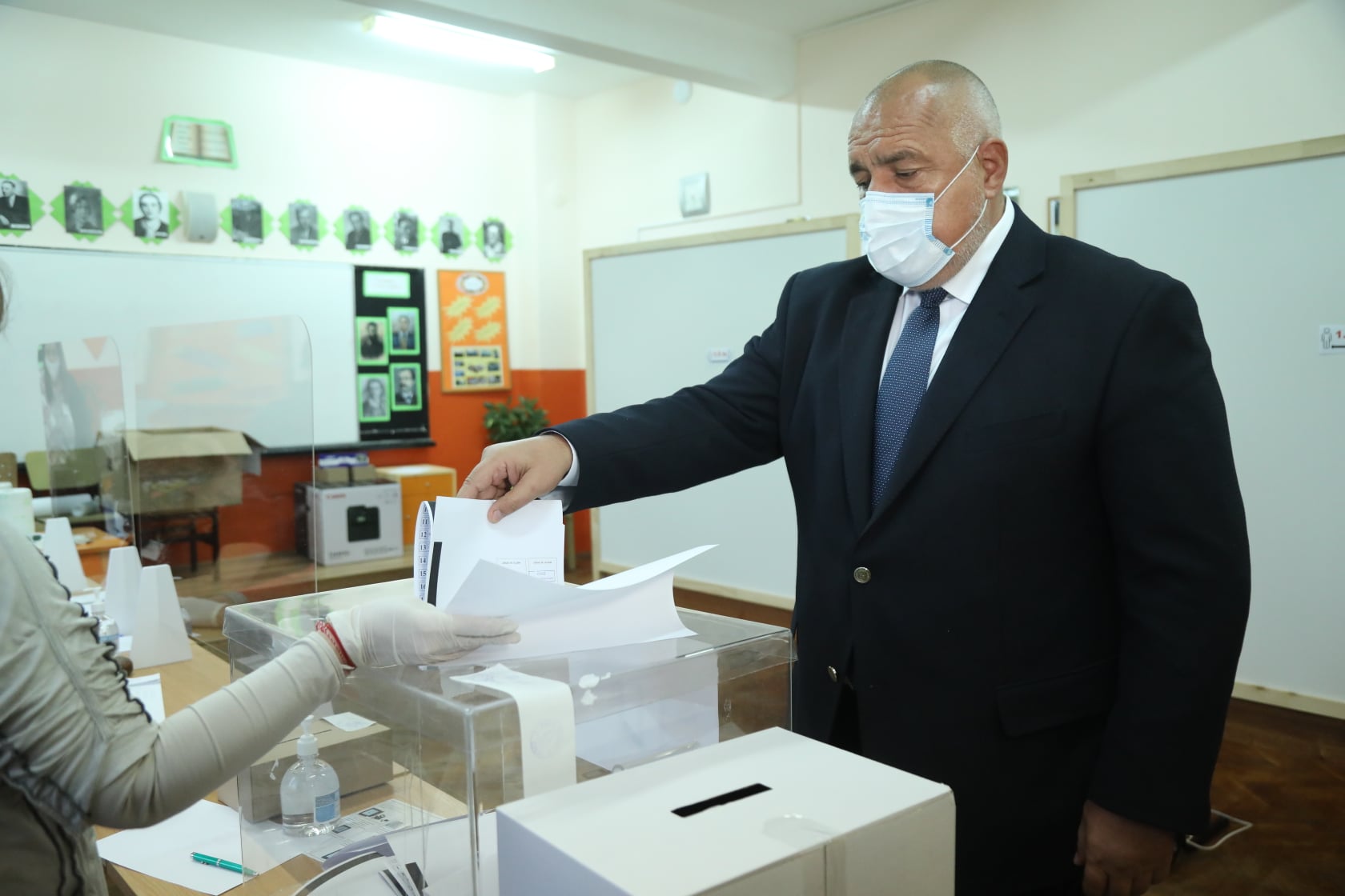 Бойко Борисов, гласува, изброи, президента, Румен Радев, парлмент, машинно гласуване