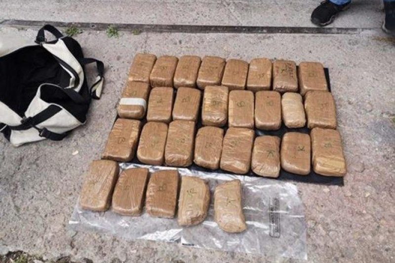 Арестуваха трима с 16 кг хероин в Кюстендилско
