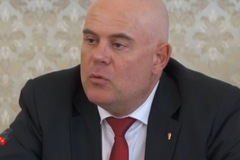 Гешев поиска новият правосъден министър да му каже защо да си подаде оставката