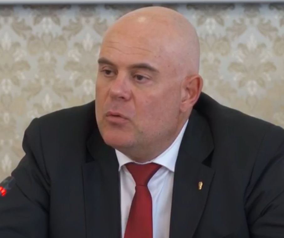 Иван Гешев, министър, оставка, главен прокурор
