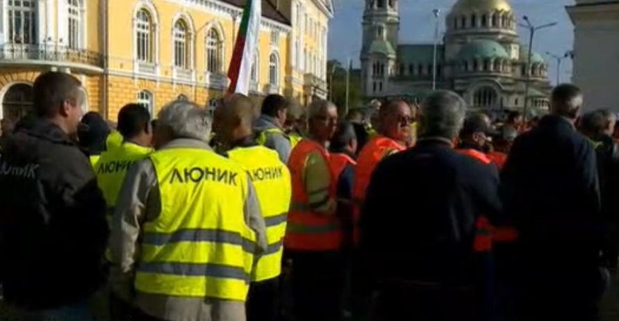 строители, пътища, протест, пари