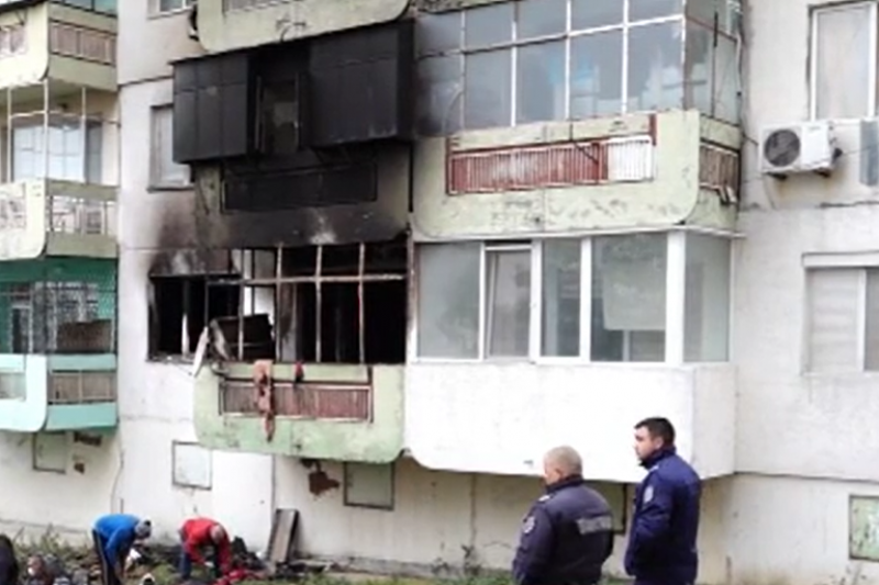 Бащата на загиналите в пожар деца във Варна остава в ареста