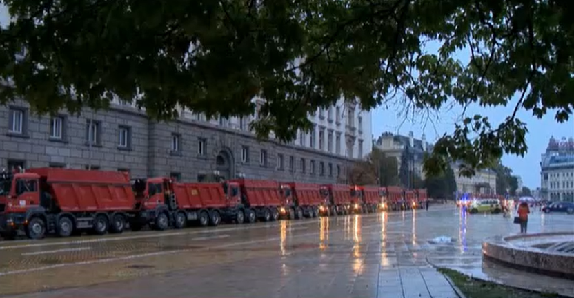 протест, пътни строители, жълтите павета, тежка техника