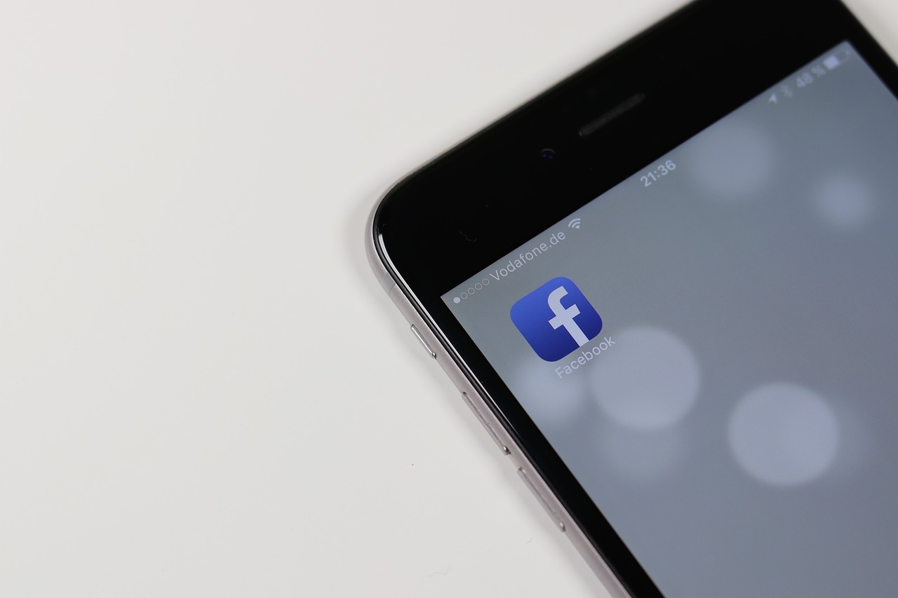 Facebook, социални мрежи, срив, рутери