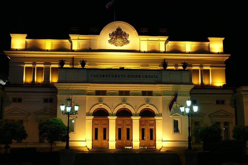 На извънредно заседание Народното събрание гласува редовния кабинет