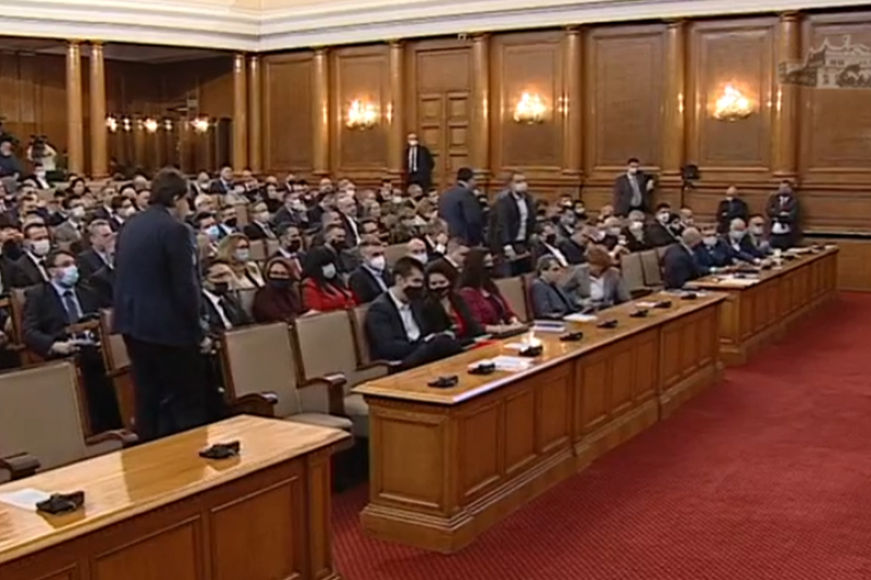 Новите депутати: Ето кой сменя министрите на депутатските банки