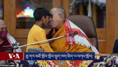 Далай Лама, момче, целувка