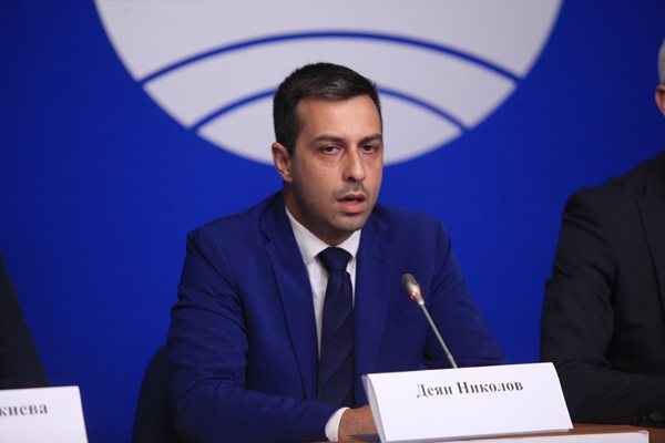 Деян Николов Възраждане