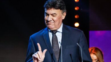 Михайлов
