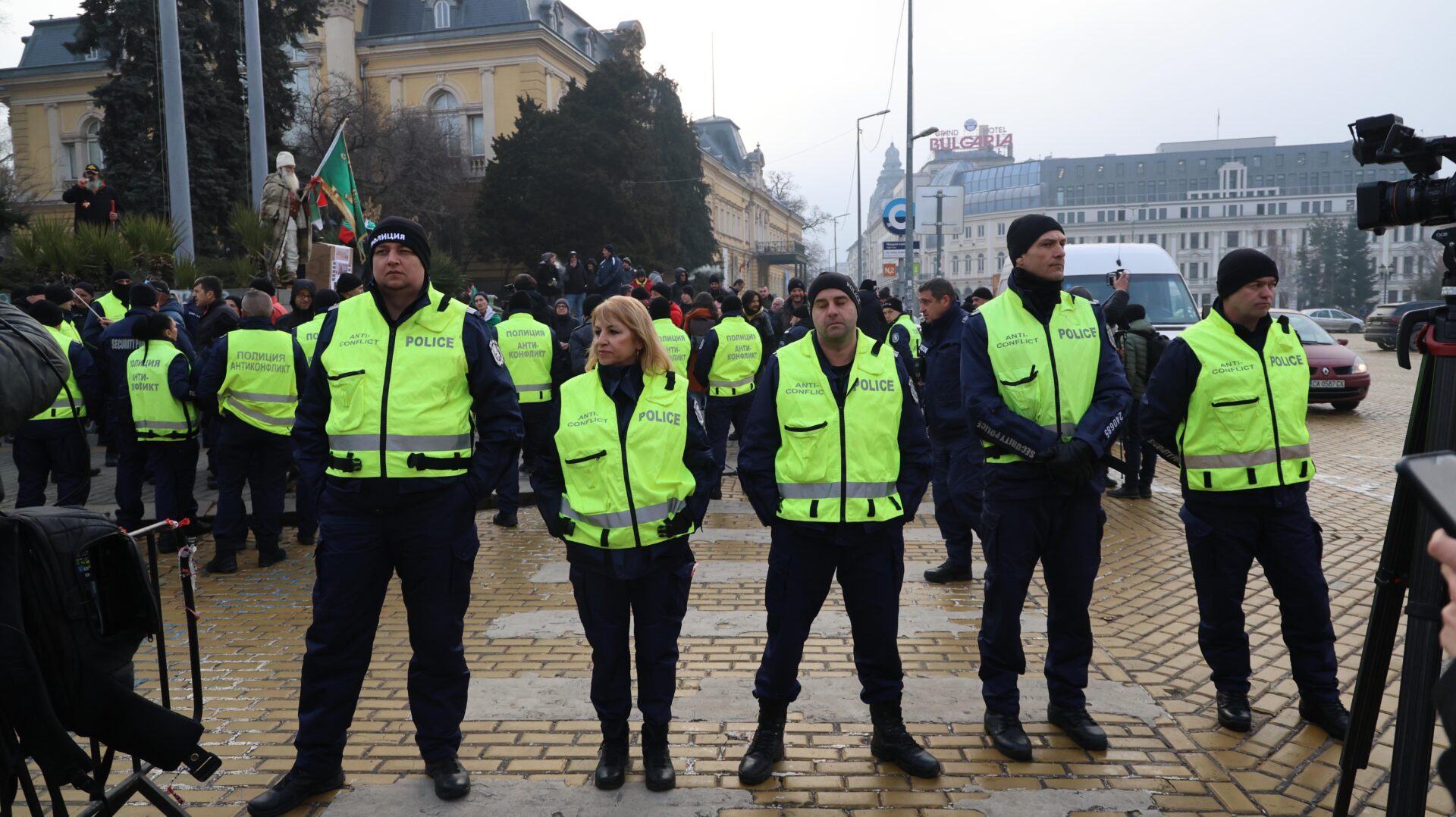 Възраждане, протест, евро