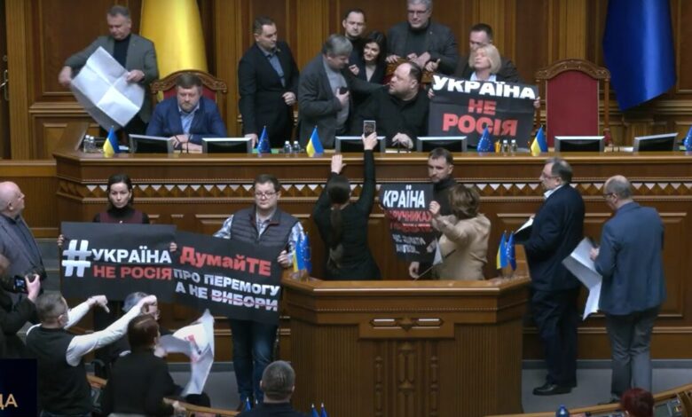 Върховна Рада, Порошенко, привърженици, скандал, санкции, държавна измяна