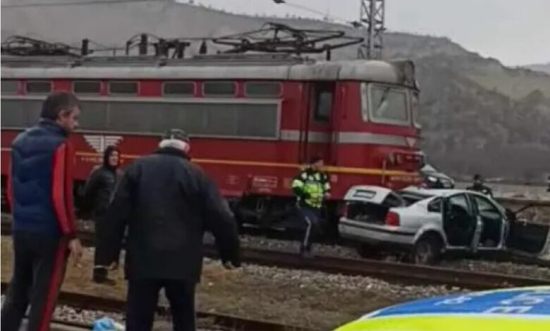 влак, Кресна, релси, кола, пострадали