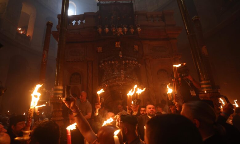 Божи гроб, Благодатният огън, Възкресение