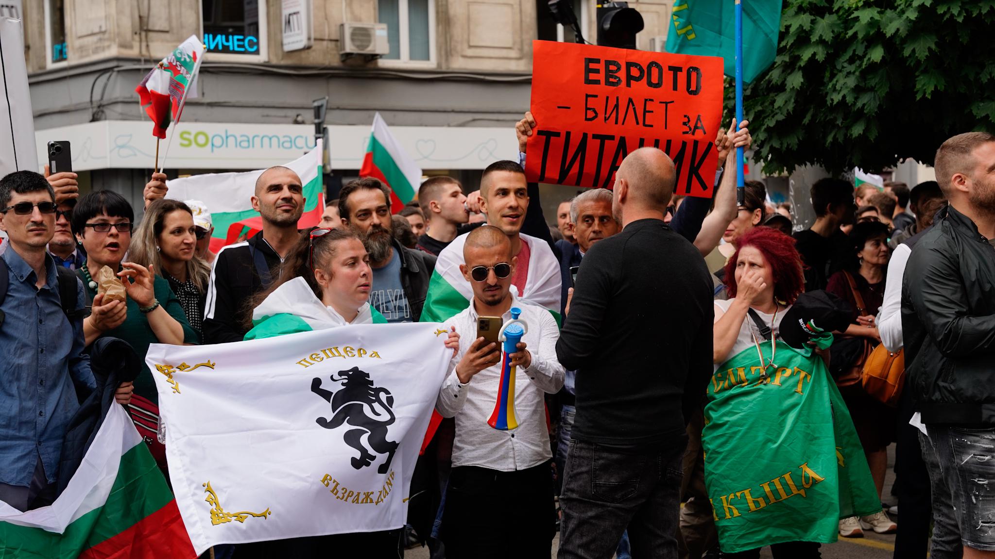 еврото, протест, Възраждане