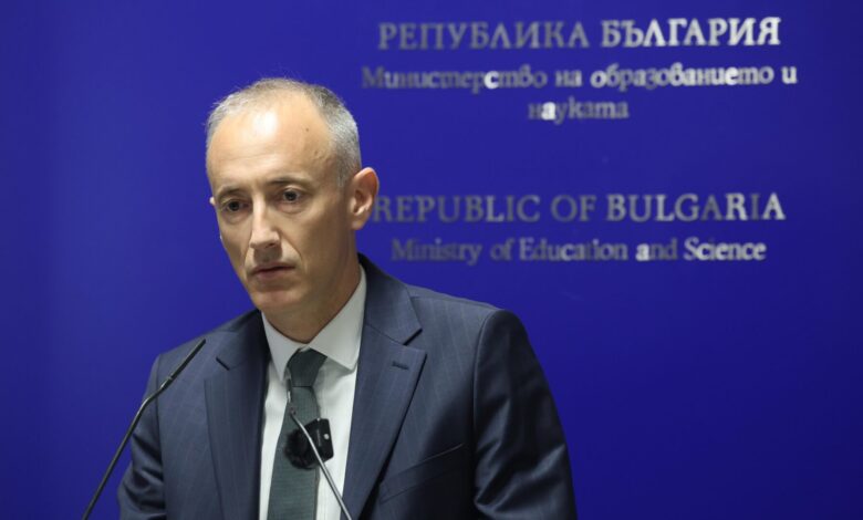 Красимир Вълчев, министър на образованието, добродетели и религии