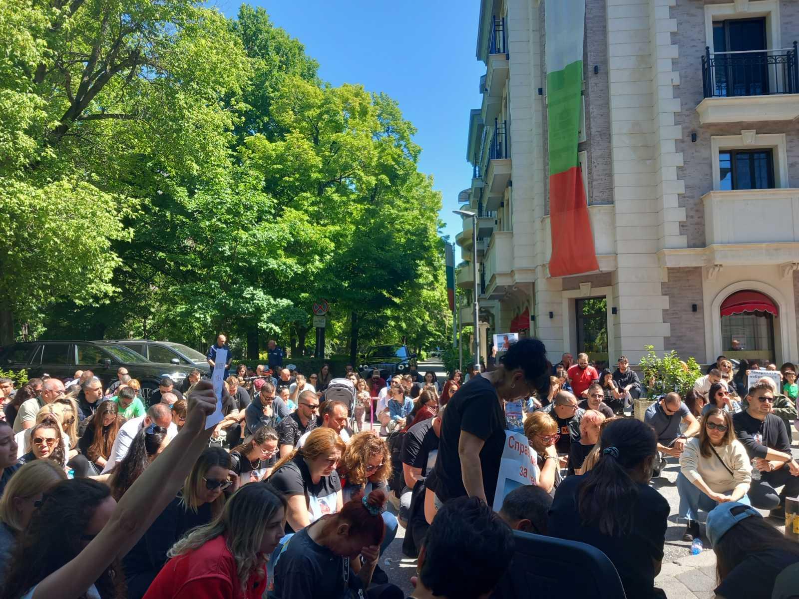 протест, Ангел, стоматологична клиника