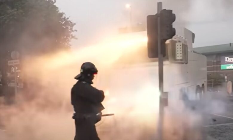 Северна Ирландия, безредици, протести