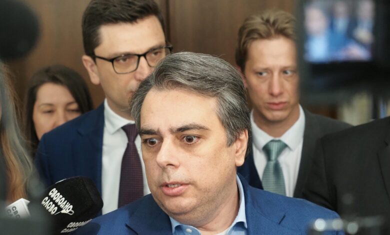 Асен Василев, ПП, вот на недоверие, "Величие"