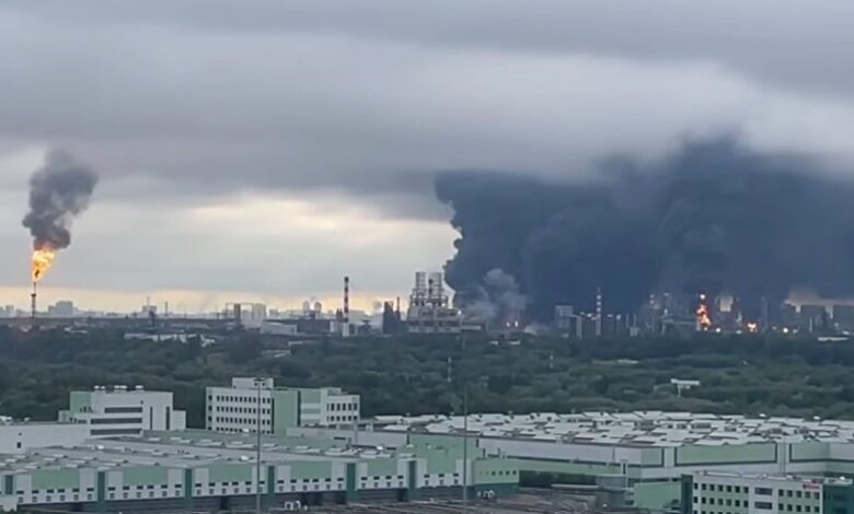 Москва, пламъци, дим, атака, рафинерия