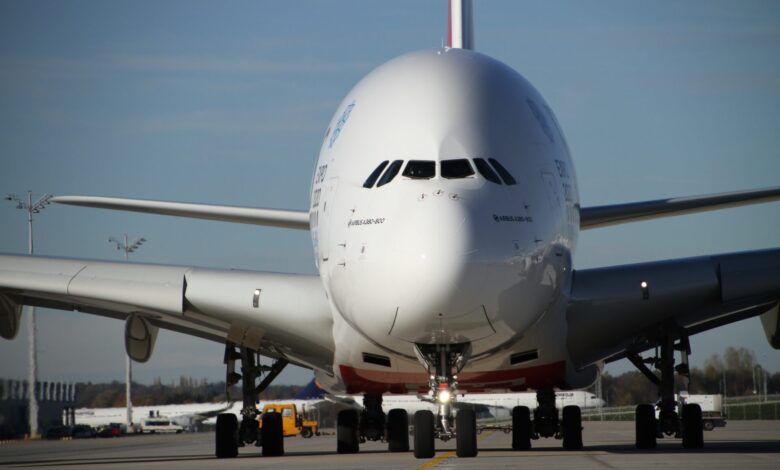 самолет, airbus, туристи, аварийно кацане, буря