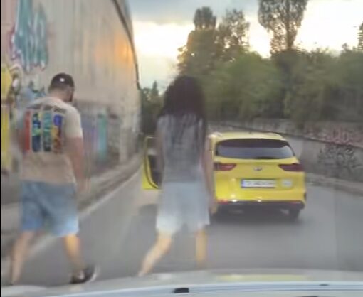 такси, шофьор, гума, София
